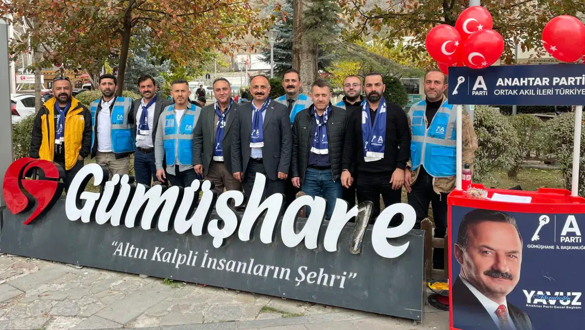Anahtar Parti Gümüşhane'de Sahada: Fatih Parkı'nda üye kayıt etkinliği