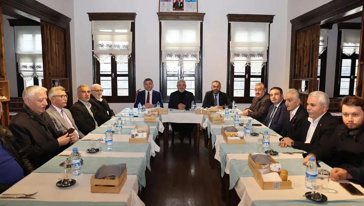 AK Parti basınla buluştu