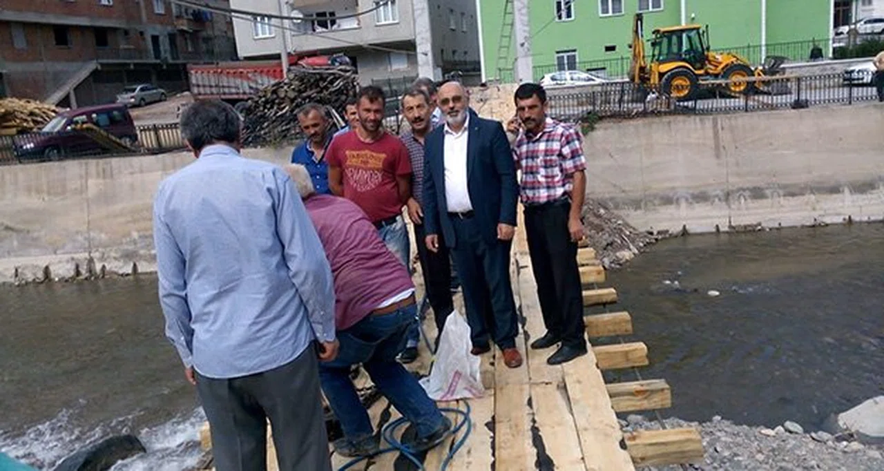 Torul’un ikinci asma köprüsünde çalışmalar devam ediyor