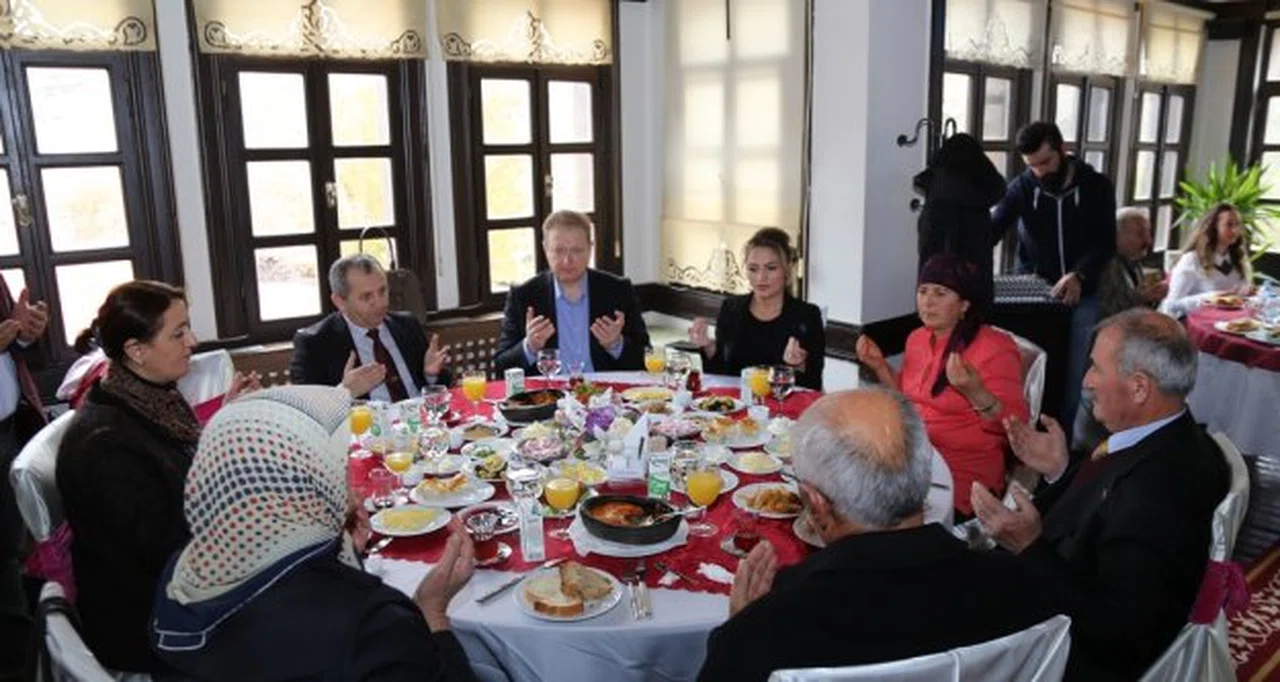 Gümüşhane’de şehit aileleri ve gazilerle kahvaltı düzenlendi