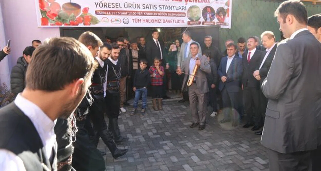 Torul’da 1. Kuşburnu ve Pekmez Şenliği düzenlendi