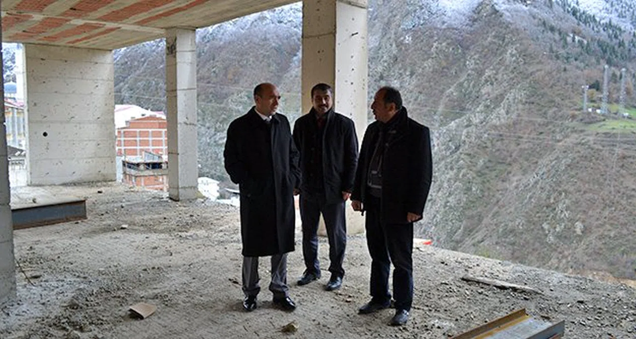 Kürtün İmam Hatip Lisesi inşaatı hızla yükseliyor