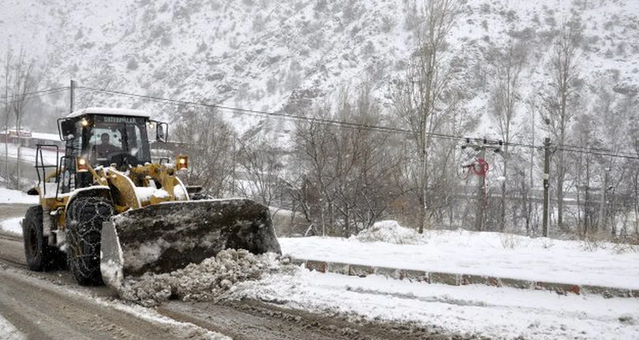 Gümüşhane Belediyesi'nin Karla Mücadele Çalışmaları Devam Ediyor