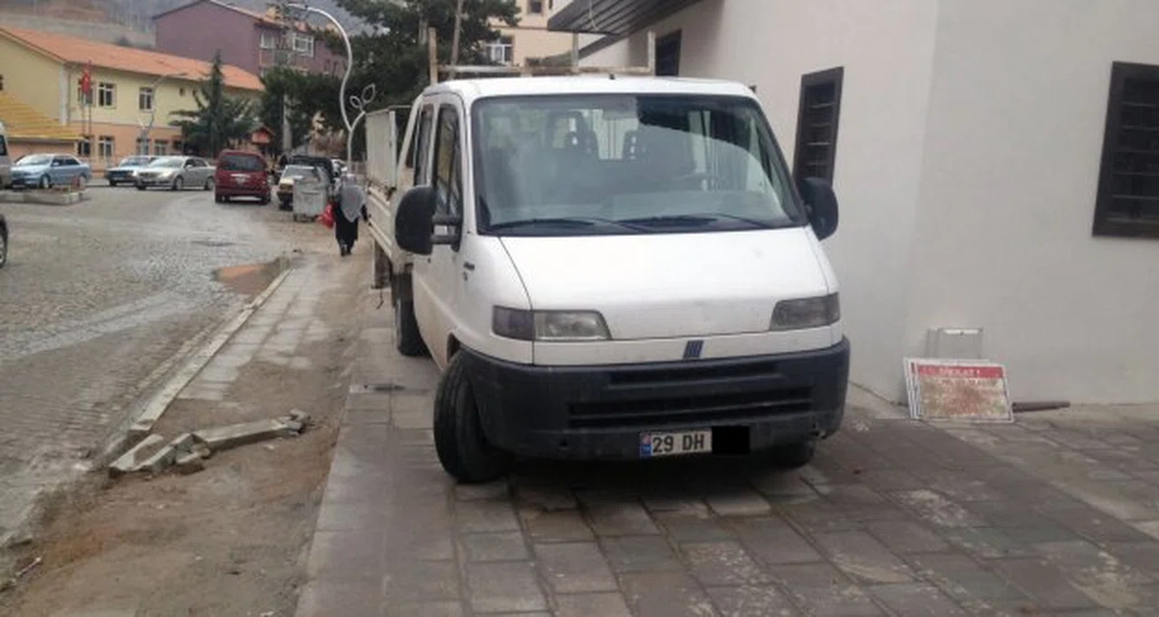 Gümüşhane’de kaldırım üzerine park edenlere af yok