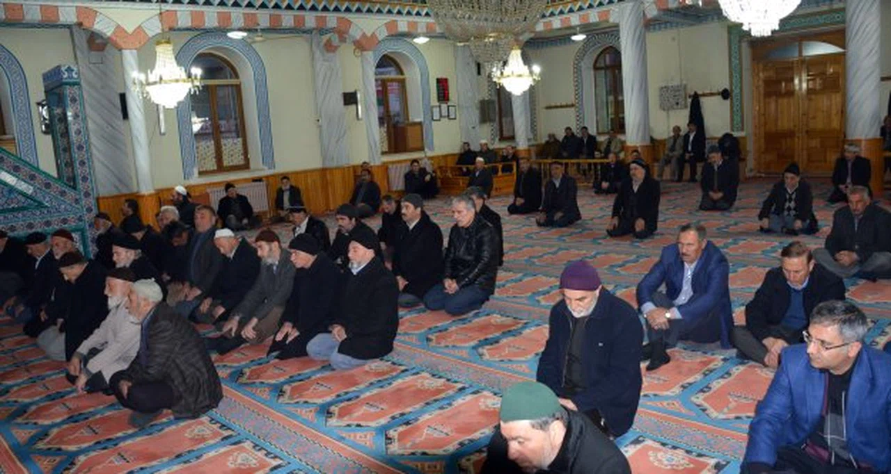 Kelkit’te şehitler için sabah namazında mevlid okutuldu