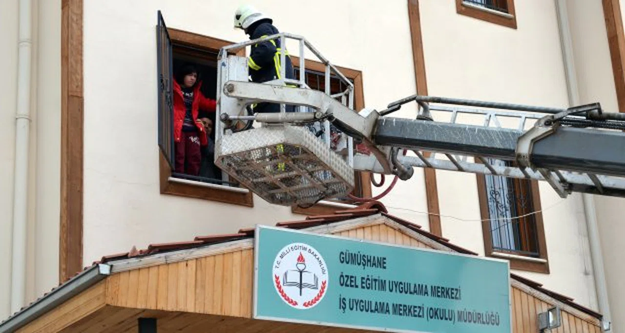 Özel öğrenciler sivil savunma ve yangın tatbikatına katıldı