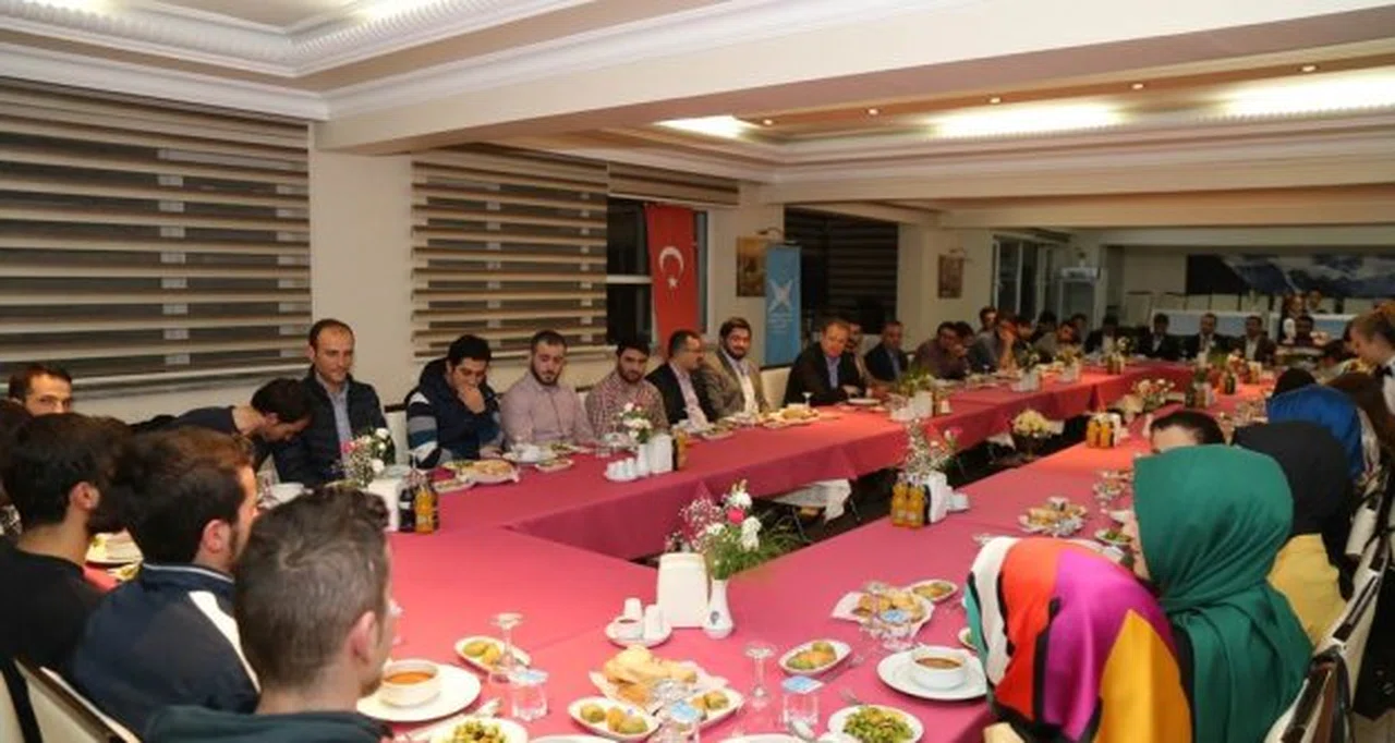 Vali Yavuz TÜGVA üyesi gençlerle bir araya geldi