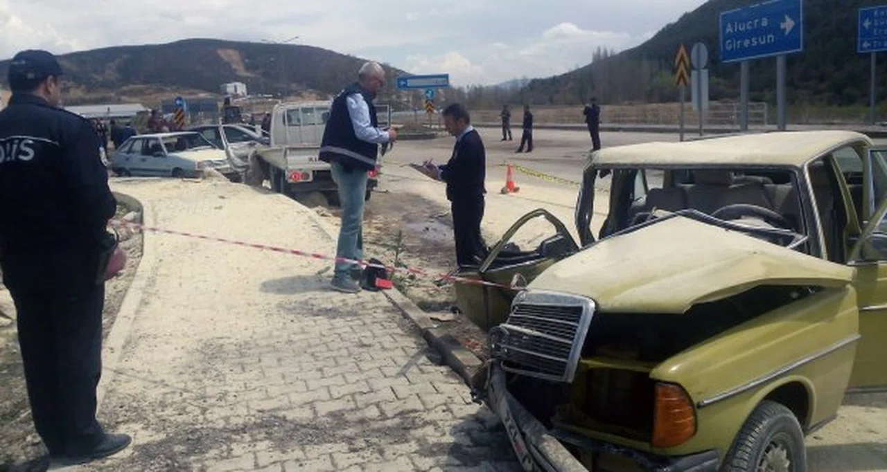 Gümüşhane’de Feci Kaza: 2 Ölü, 6 Yaralı