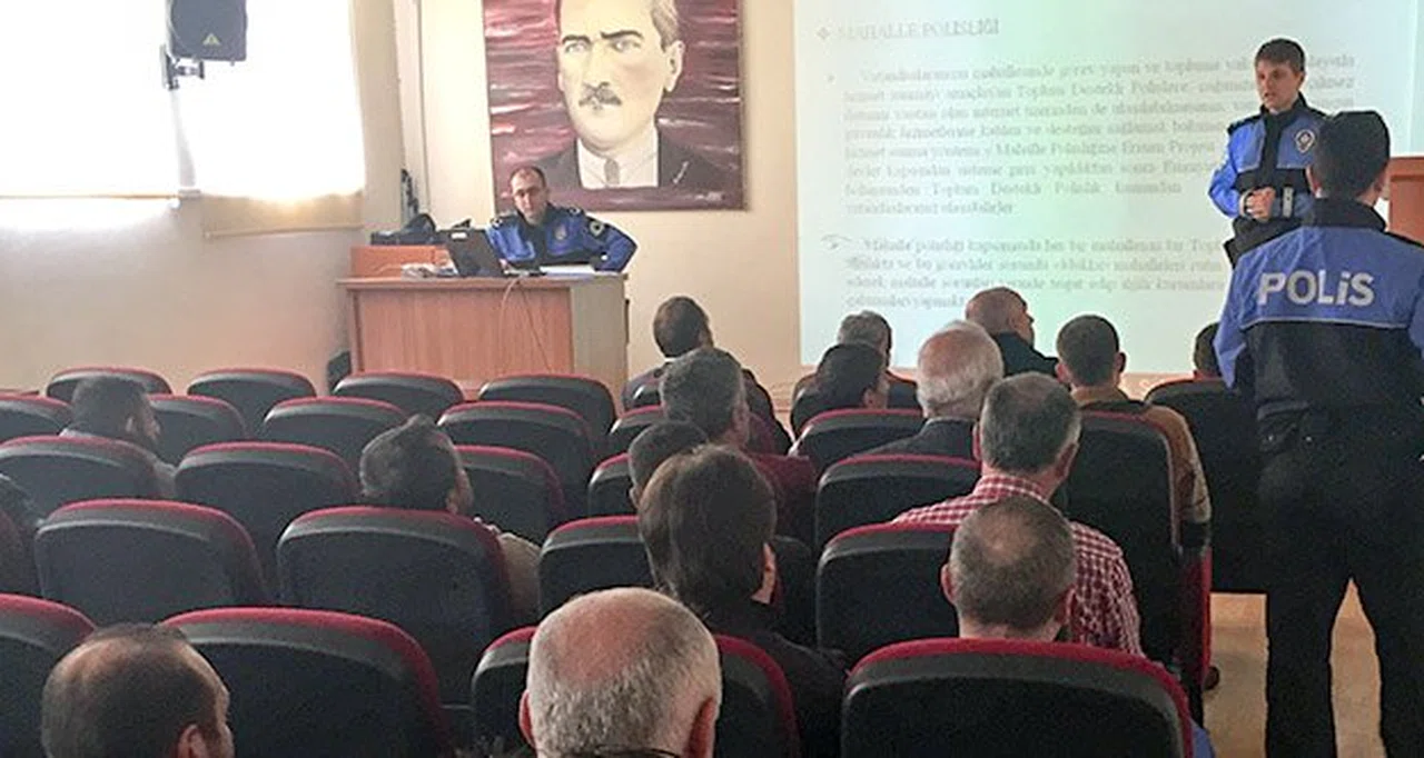 Yükümlülere güvenli internet ve trafik kuralları anlatıldı