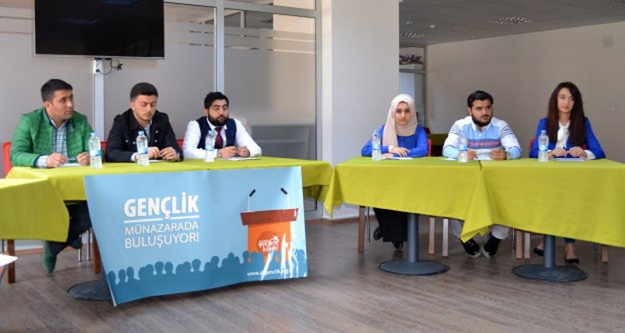 AK Gençlik Münazara Yarışması Düzenledi