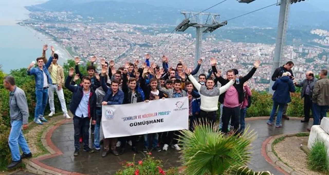 Gümüşhane'de 520 genç çevre illeri gezdi