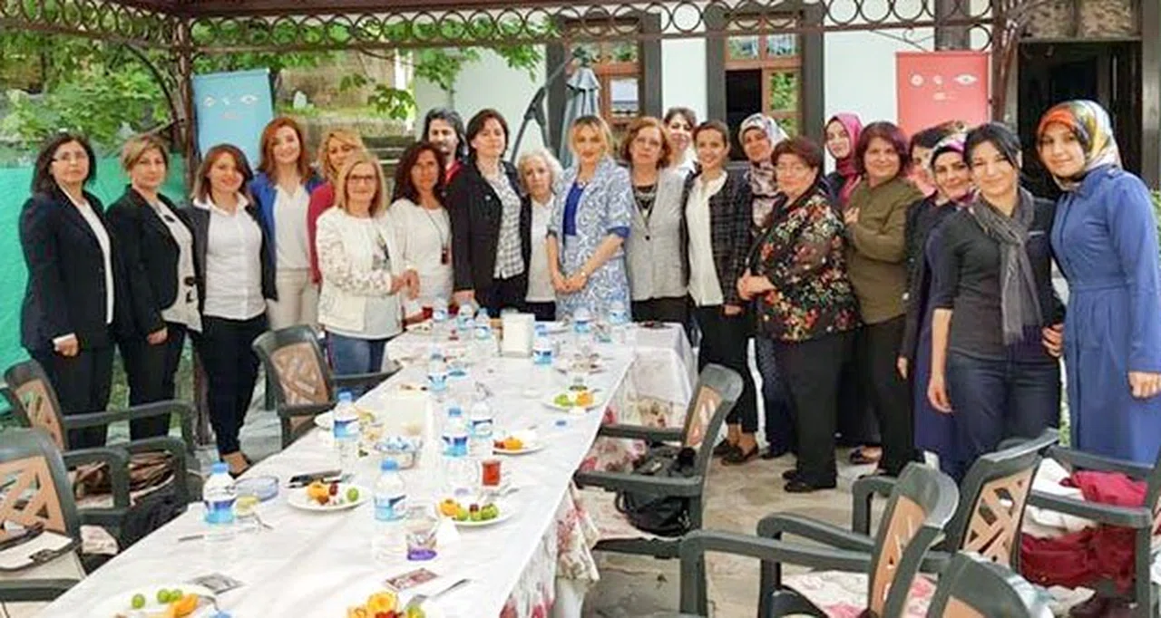 Gümüşhane’nin ilk kadın korosuna teşekkür yemeği