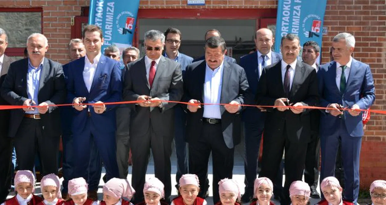 Kelkit 75. Yıl İMKB Ortaokulunda TÜBİTAK Bilim Fuarı açıldı