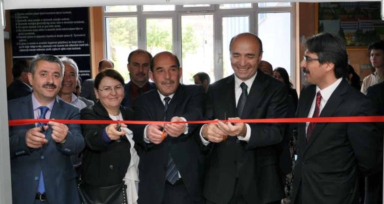 Sosyal Bilimler Lisesinde TÜBİTAK Bilim Fuarı Açıldı