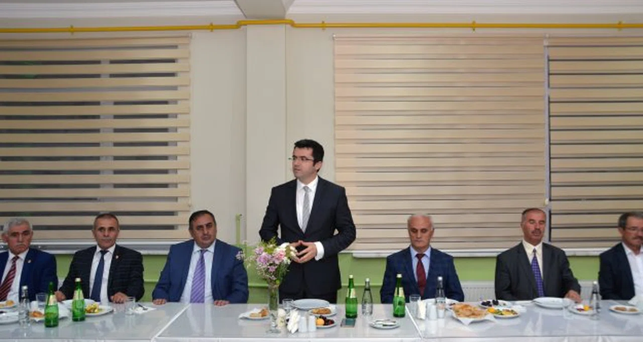 Vali Memiş Özel İdare çalışanlarıyla iftar yaptı