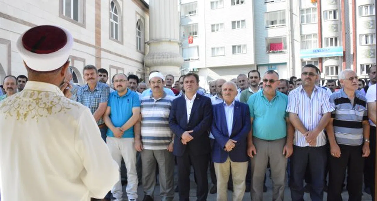 Gümüşhane’de darbe şehitleri için gıyabi cenaze namazı kılındı