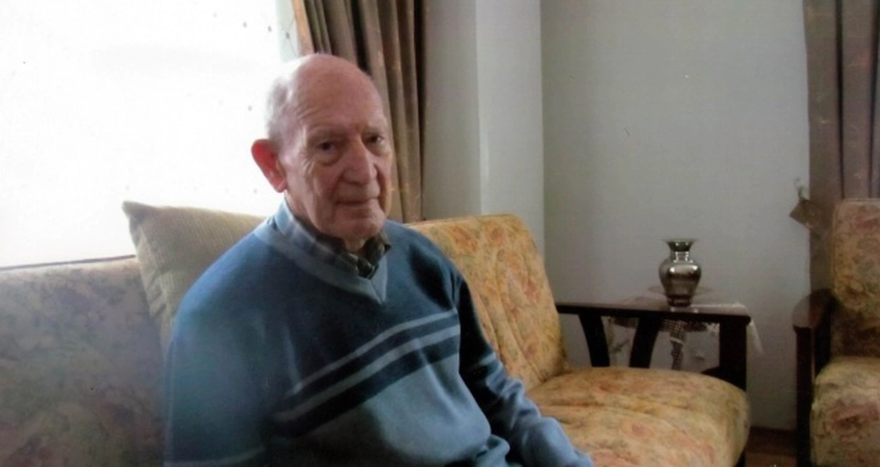 En yaşlı öğretmenlerden Hasan Odabaş, öğretmenler gününde toprağa verilecek