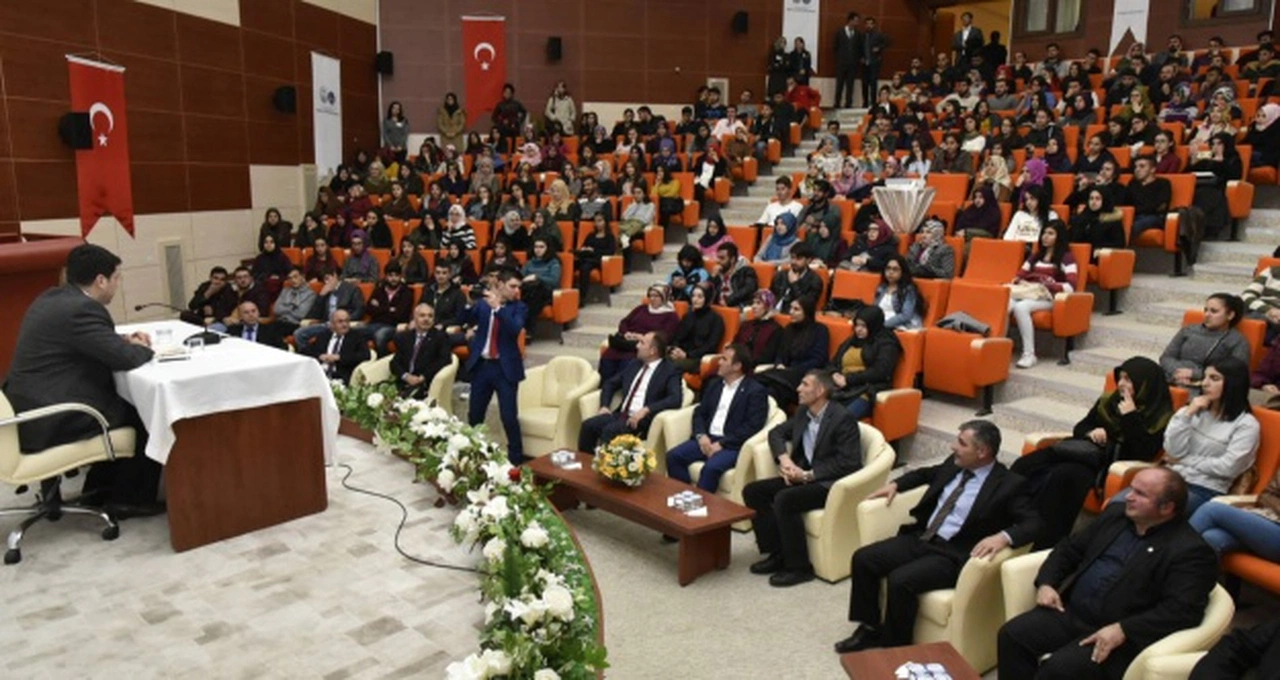 Gümüşhane’de ‘Küresel Güçlerin Yönetim Tercihleri’ konferansı