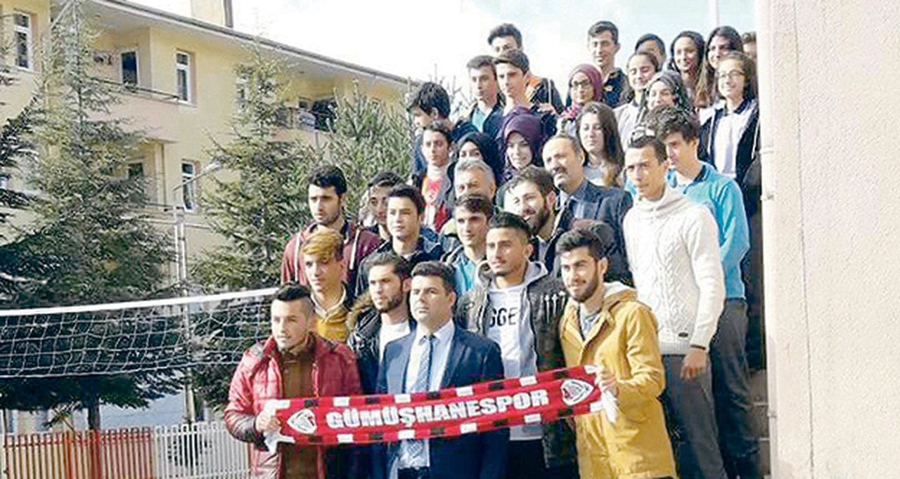 Lider'in oyuncuları öğrencilerle buluştu