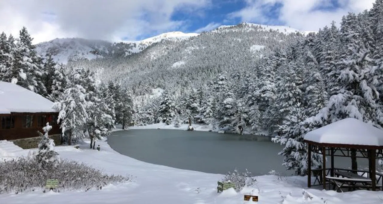 Limni Gölü beyaz cennete döndü