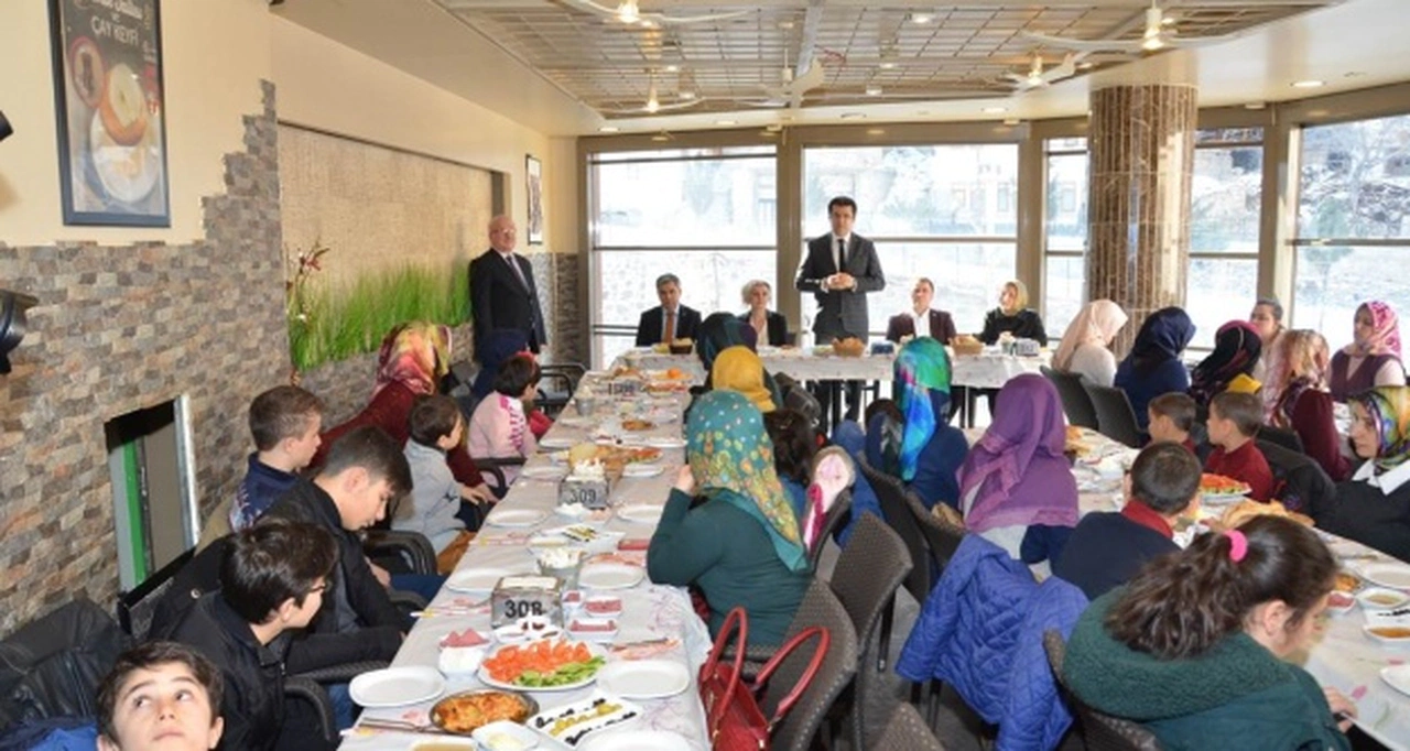 Gümüşhane protokolü sevgi ve umut evlerinde barınan çocuklarla buluştu