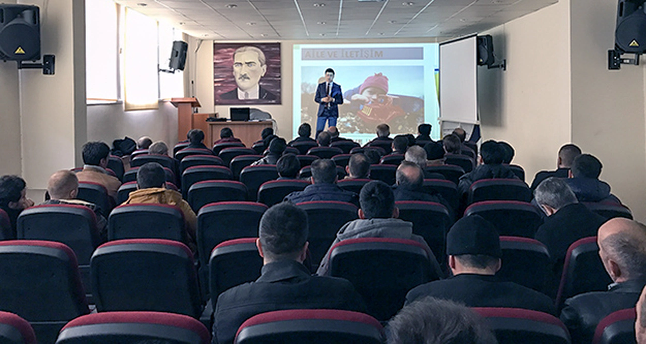 Hükümlülere aile ve iletişim konulu seminer verildi