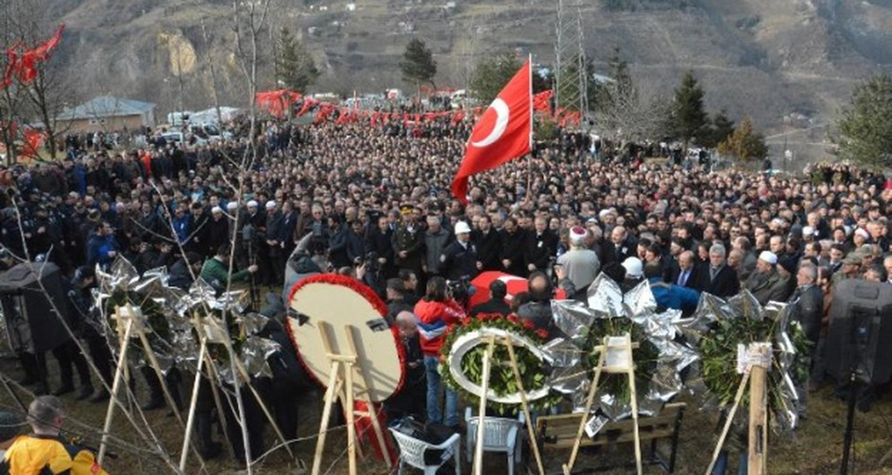 Şehidimiz Trabzon'da dualarla son yolculuğuna uğurlandı