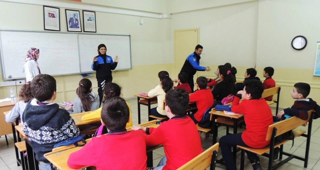 Torul’da suç çeşitlerine yönelik bilgilendirme çalışması yapıldı