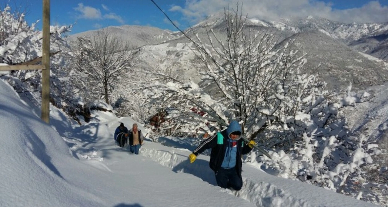 Çoruh EDAŞ kar kış dinlemiyor