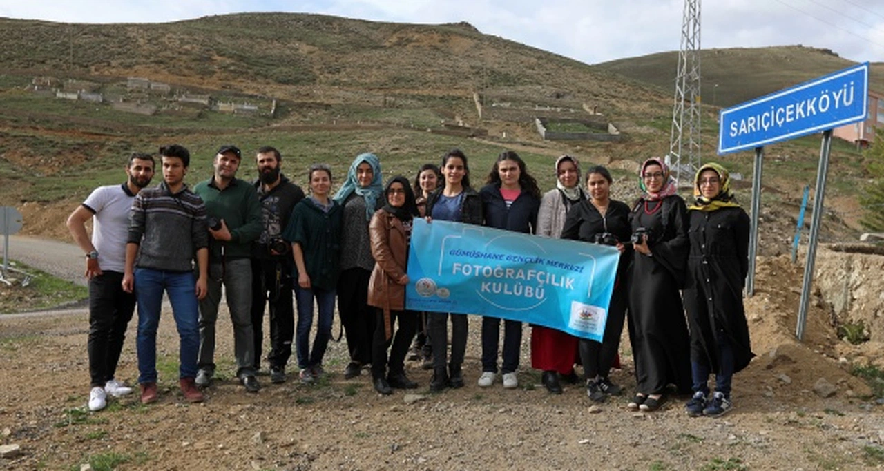 Genç Fotoğrafçılar sarıçiçek köy odalarını ziyaret etti