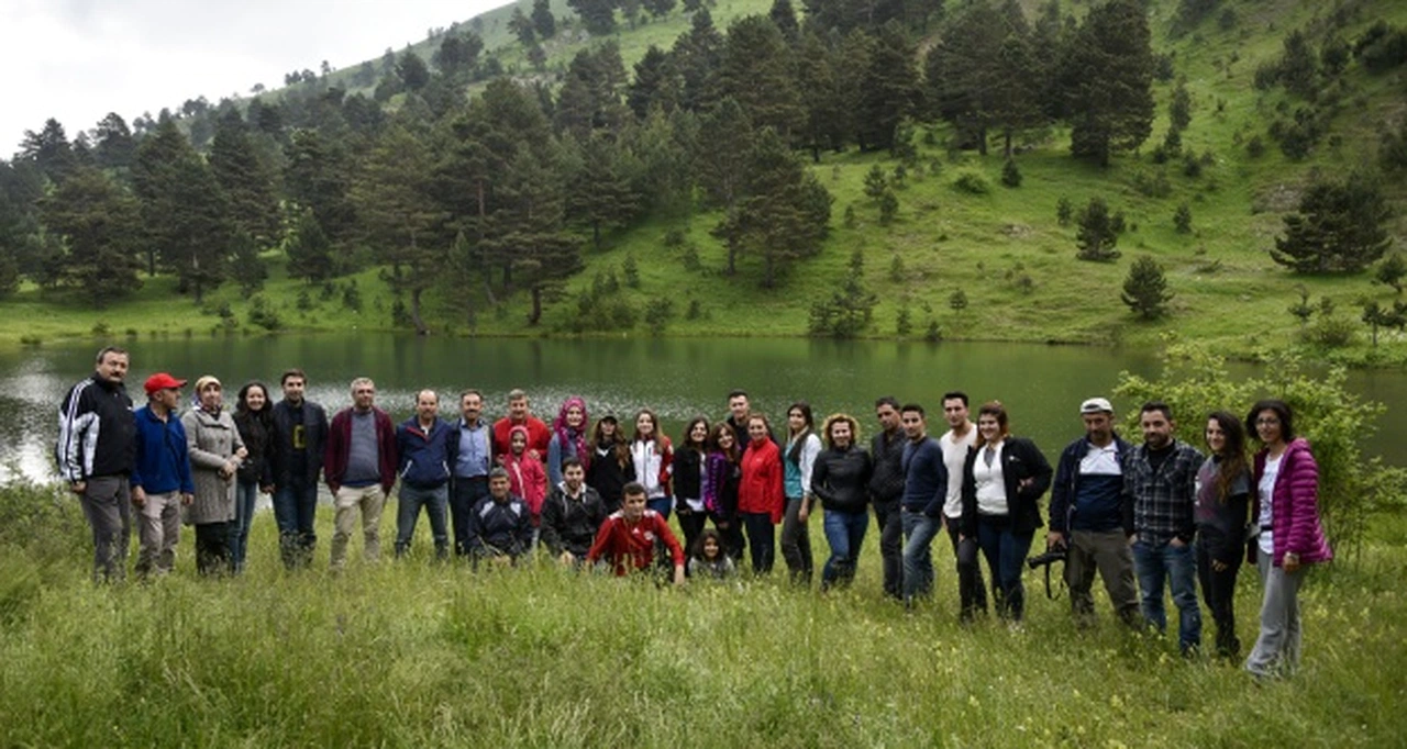 Gümüşhaneli dağcılardan Altınpınar Limni Gölünde geleneksel iftar programı