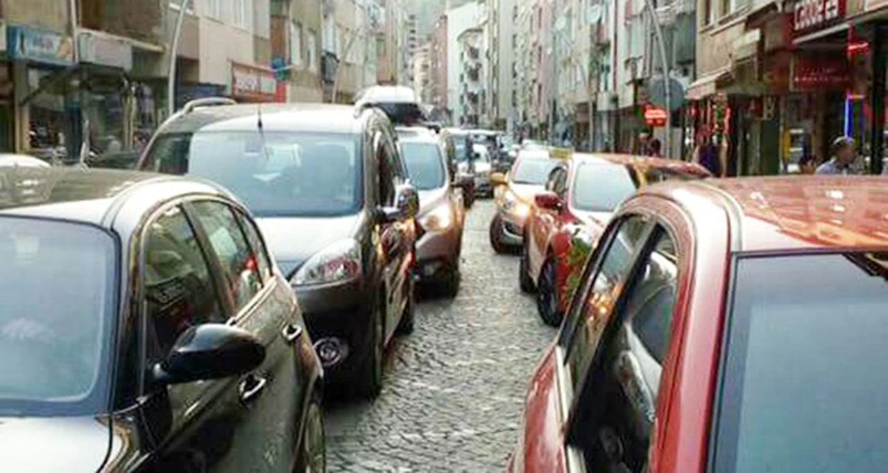 ‘Park yeri problemi ve trafik keşmekeşi devam ediyor’