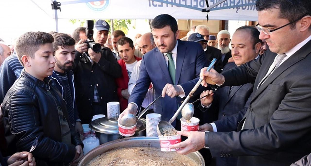 Gümüşhane’de 2 bin kişiye aşure dağıtıldı