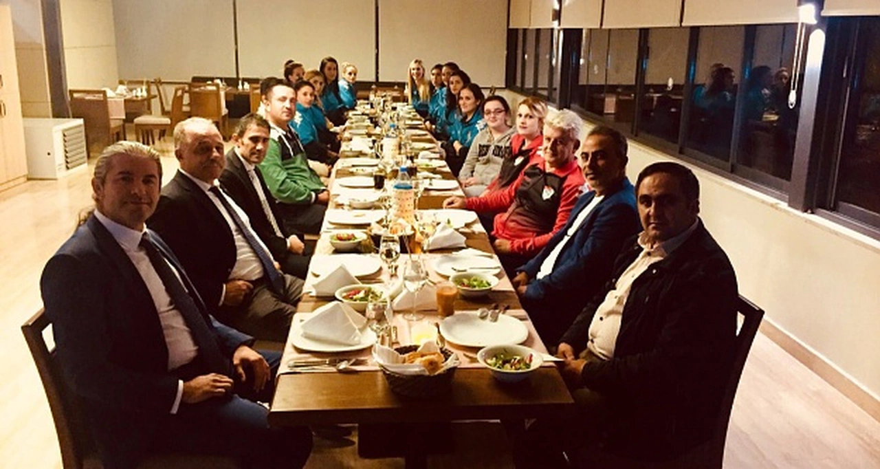 Ramada otelden Gümüş Kızlara moral yemeği