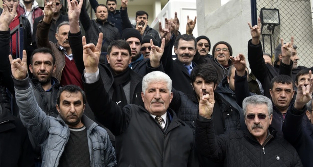 MHP ve Ülkü Ocakları mensupları Gümüşhane’de gönüllü askerlik başvurusu yaptı