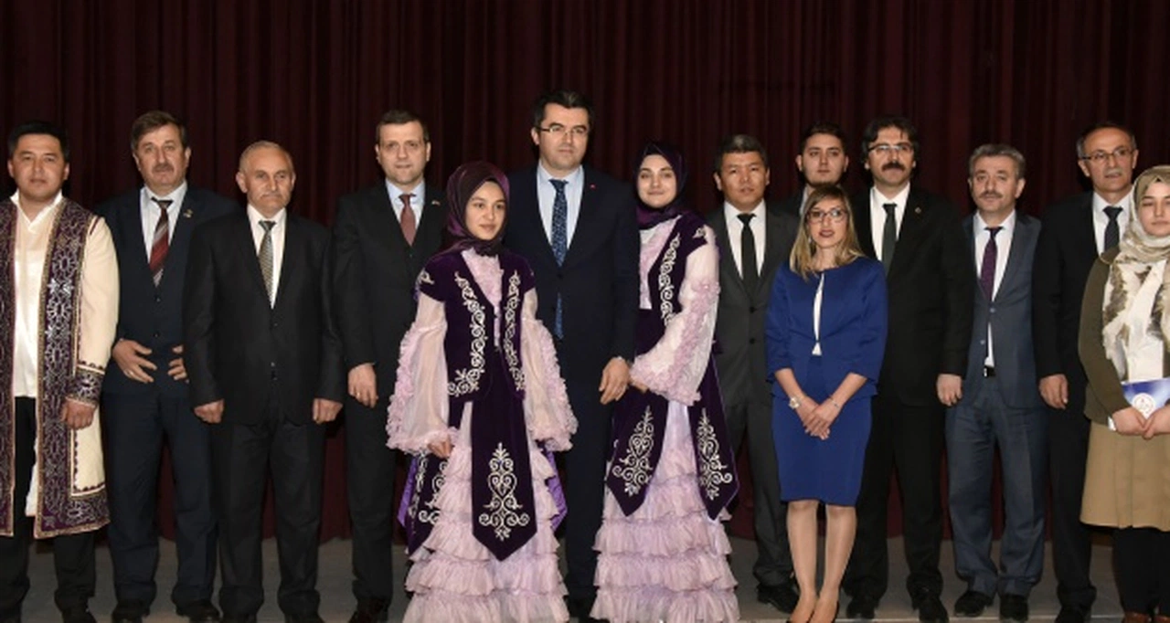 Gümüşhane’de 'Kazakistan ve Ahmet Yesevi' konulu konferans düzenlendi