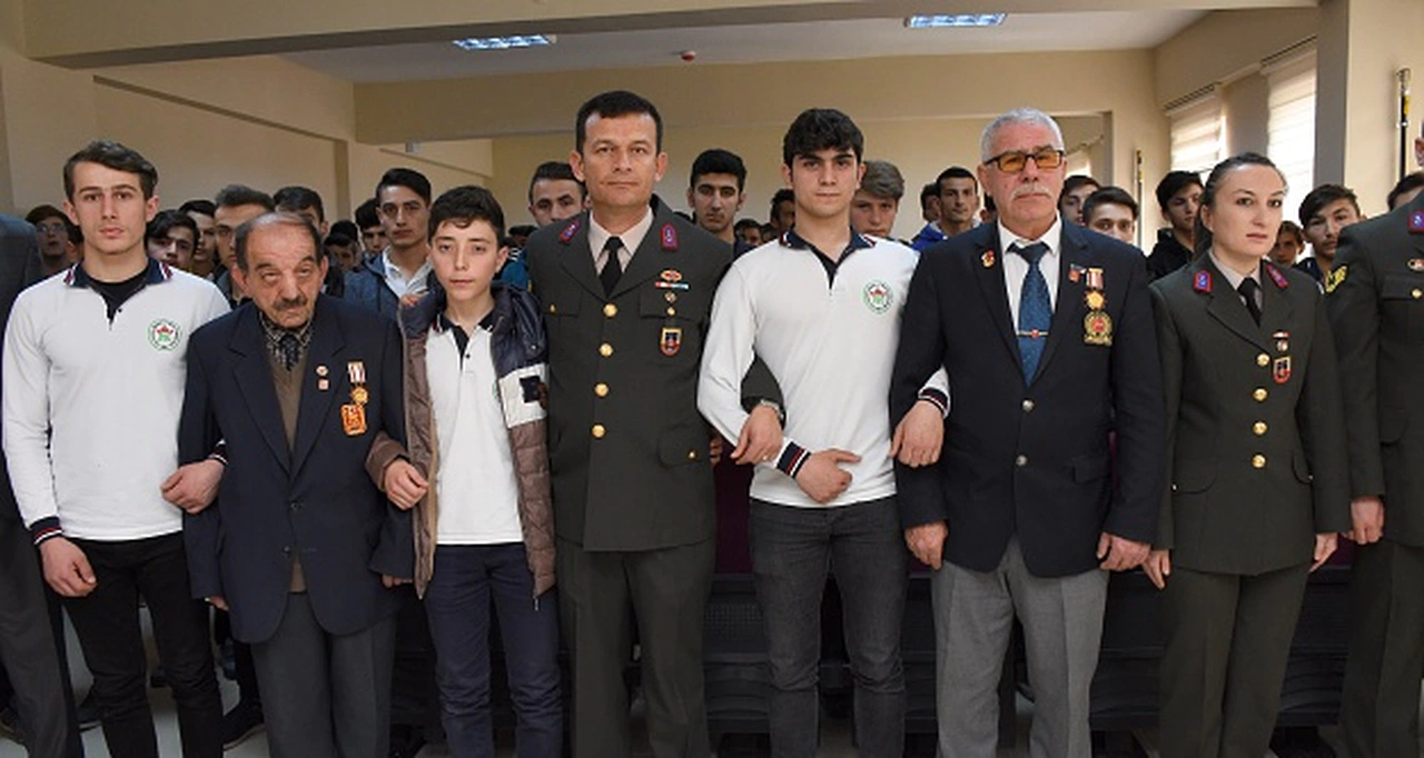 Gaziler öğrencilerle buluştu