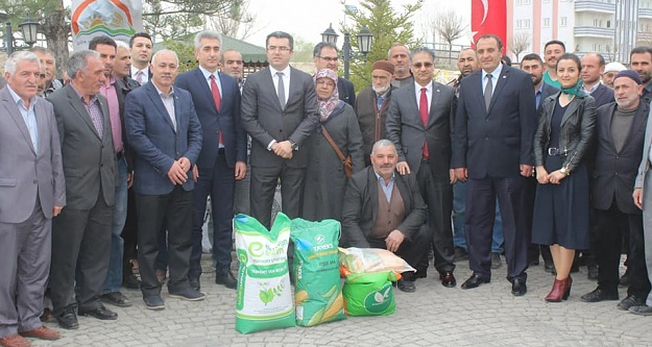 Gümüşhane’de çiftçilere 102,3 ton yem bitkisi tohumu dağıtıldı
