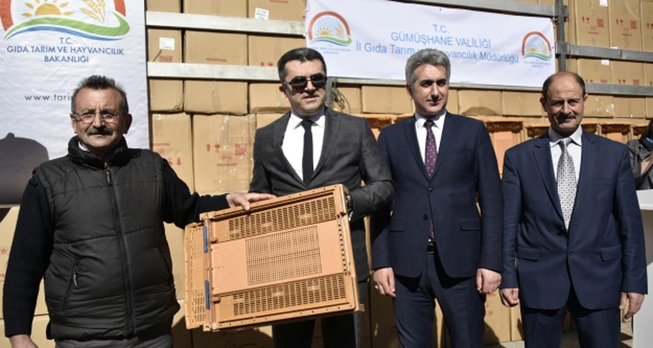 Gümüşhane’de arıcılara 2 bin 500 polen tuzaklı kovan altlığı daha dağıtıldı