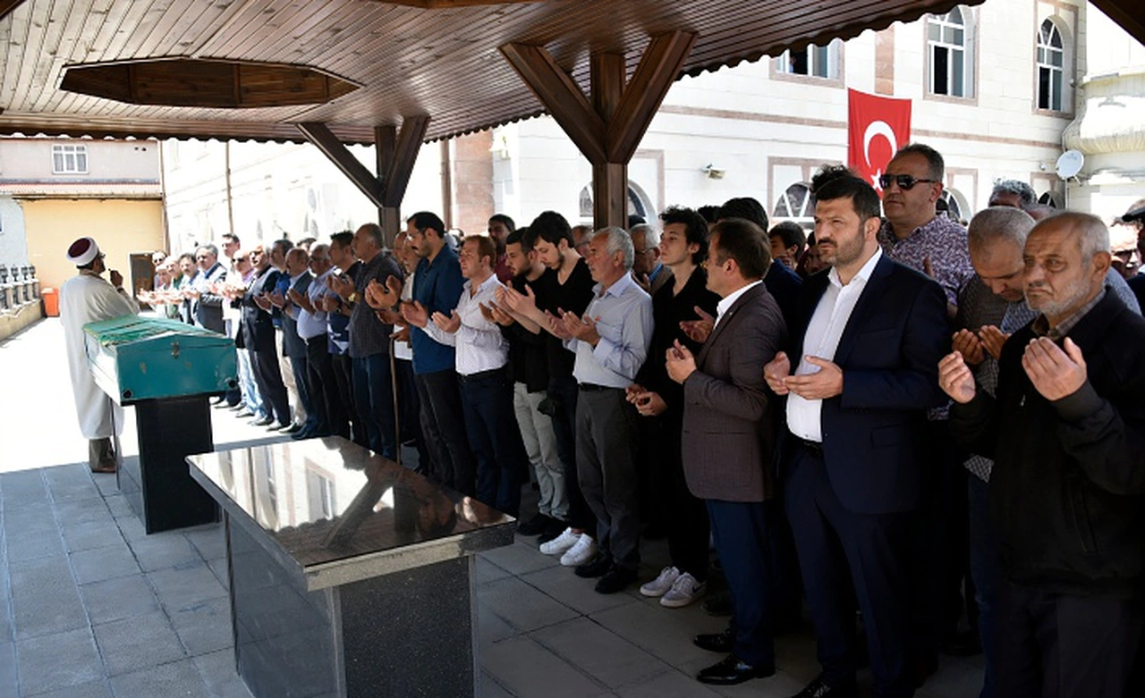 Eleman son yolculuğuna uğurlandı