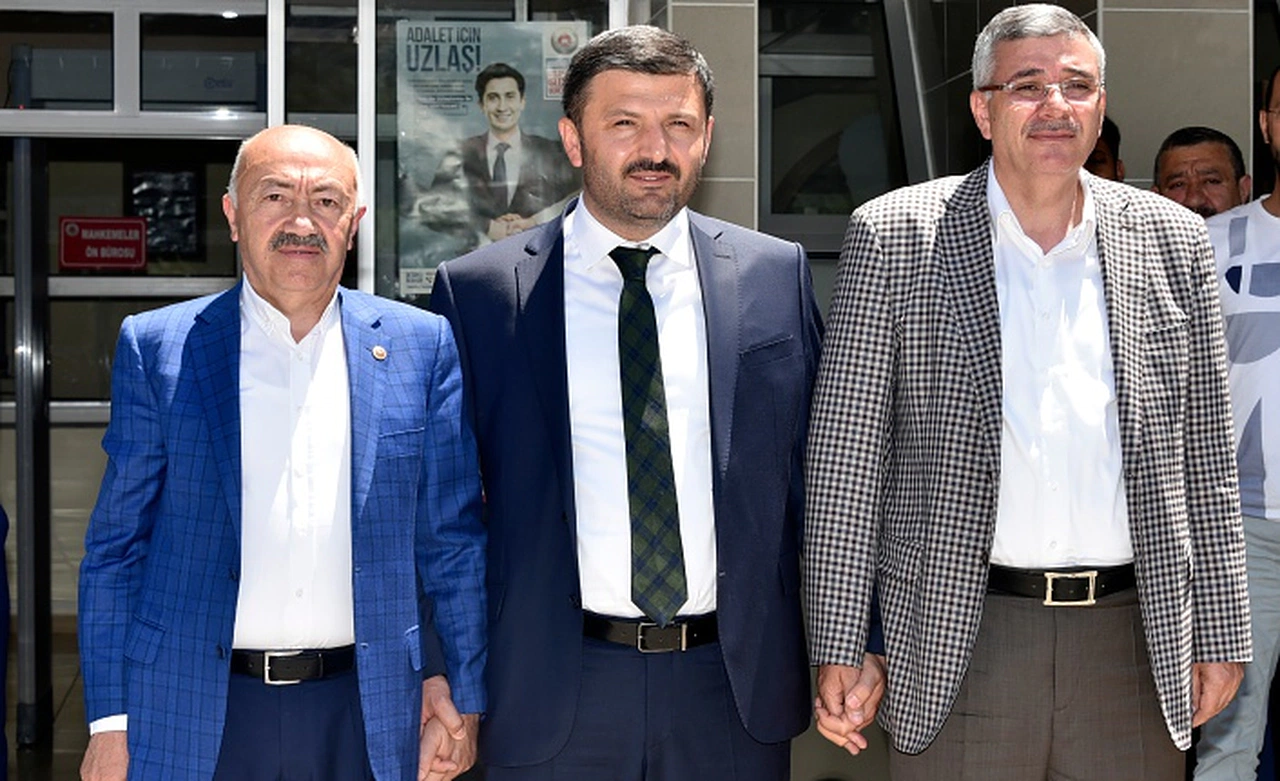 Gümüşhane Milletvekilleri Akgül ve Pektaş mazbatalarını aldı