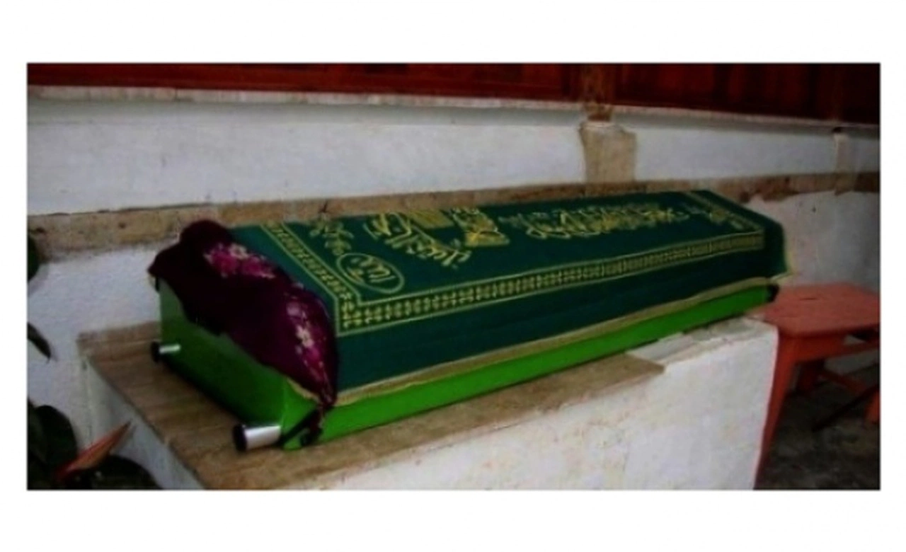 Saime ÜLKER Hakk'ın rahmetine kavuşmuştur