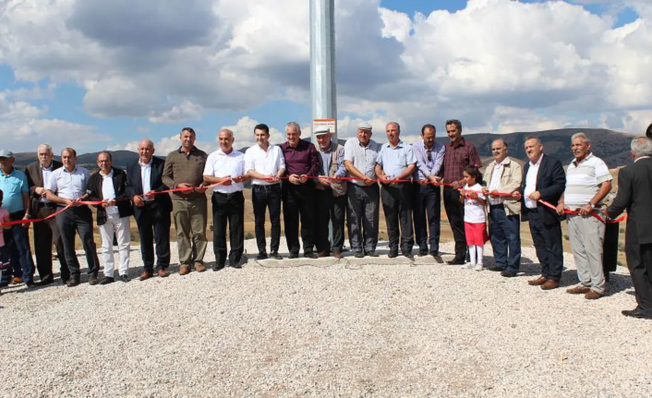 Köse’nin Bayraktepe'sine dev bayrak