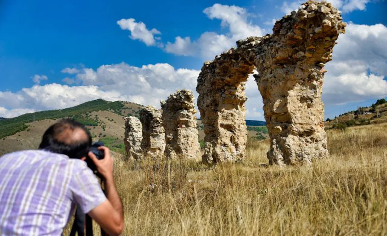 Yıllarca su kemeri sanıldı ama bazilika-kilise olduğu ortaya çıktı
