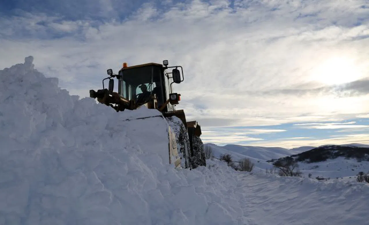 2 bin 200 metre rakımdaki köyün yolu zorlu çalışmalar sonucu açıldı