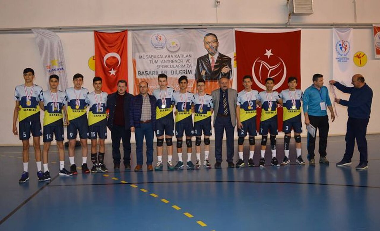 Voleybol grup müsabakaları sona erdi 