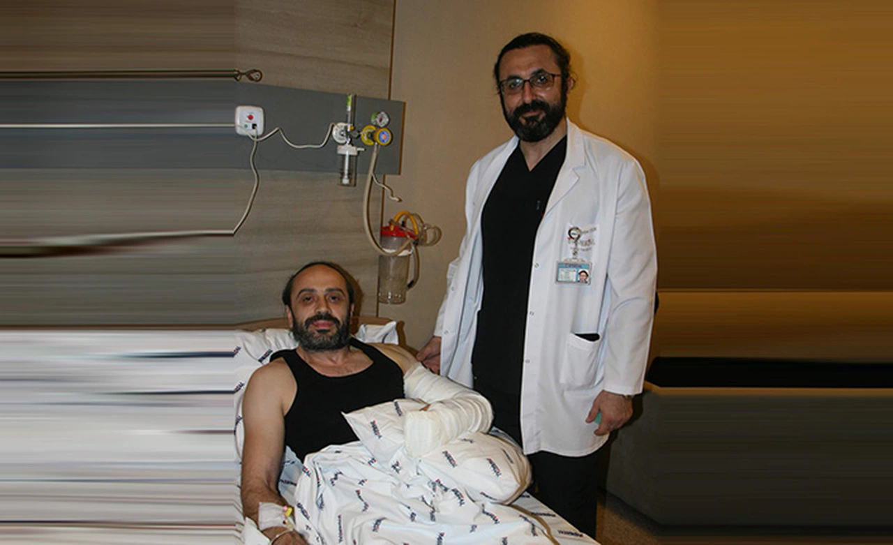 Geçirdiği tüm sakatlıklara rağmen bilek güreşinden kopamıyor