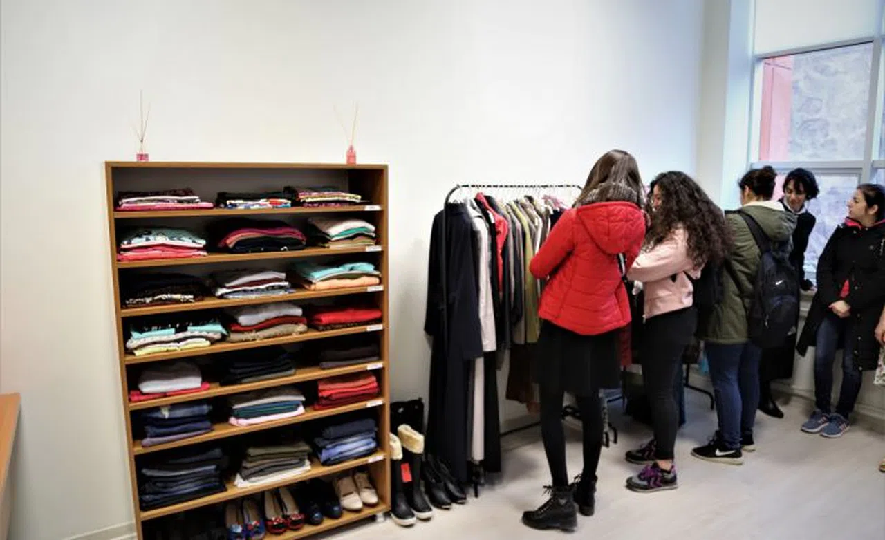 Giysi Paylaşım Odası’ndan 8 Mart’a Özel Kutlama