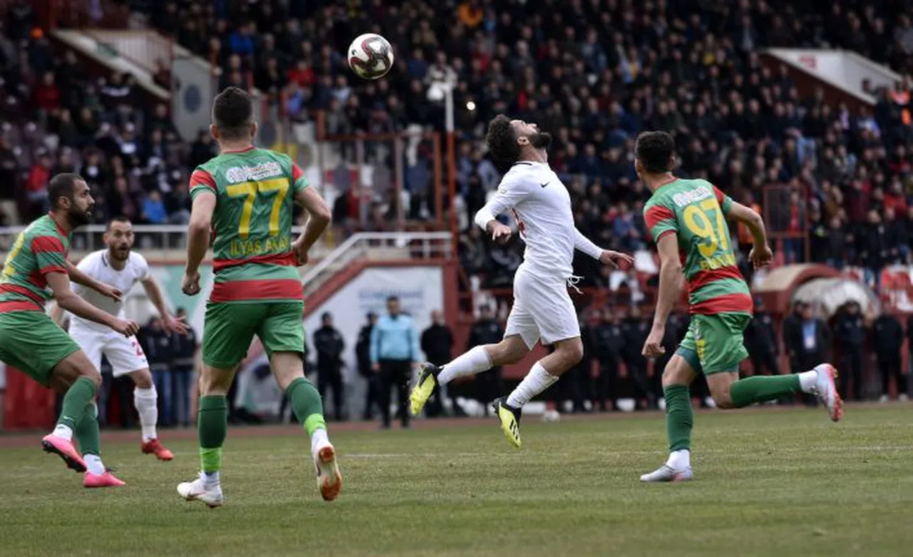 Gümüş 1 puana razı oldu: 0-0