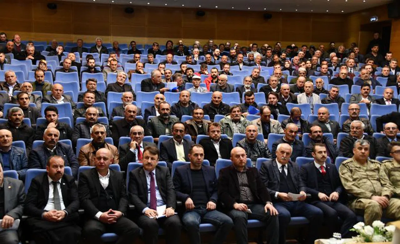 Muhtar ve muhtar adaylarıyla seçim güvenliği toplantısı